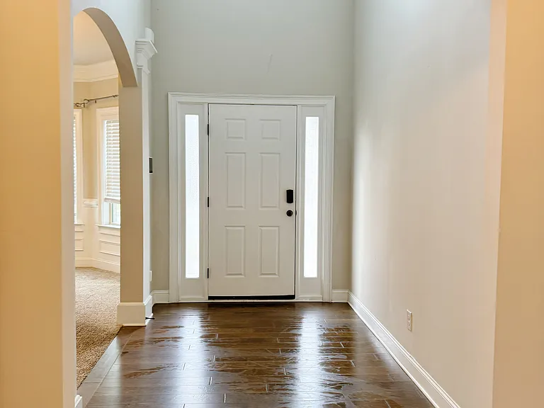 732 Sanctuary Ln — Photo 3