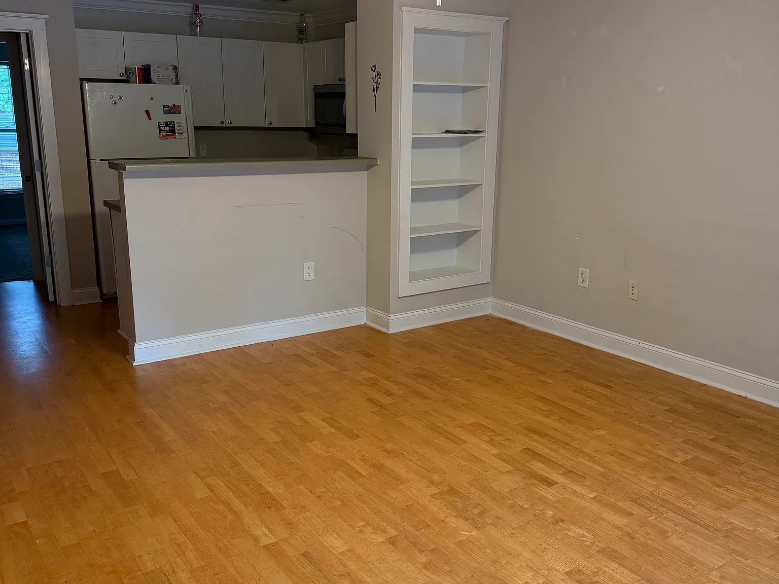 3 bed, 1444 sqft, $1,900 — Photo 2