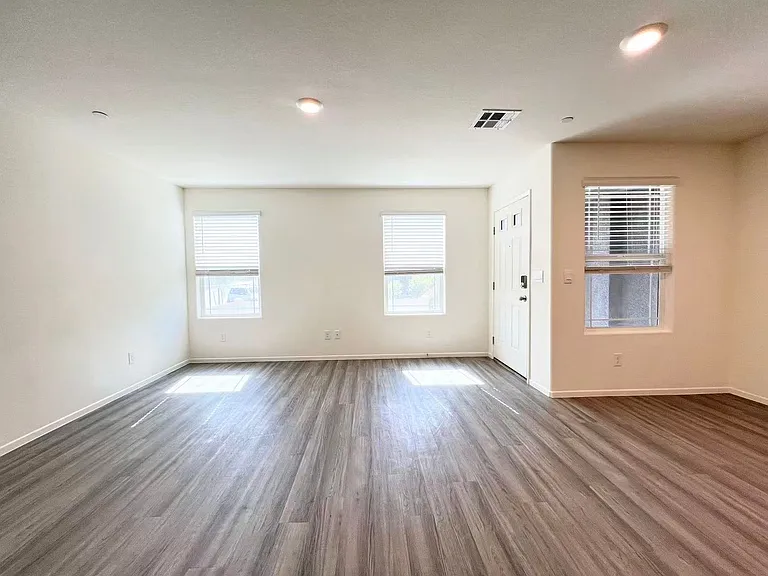 1923 Stanza Vista St — Photo 11