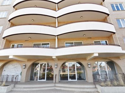 6400 N Cicero Ave APT 315, Lincolnwood, IL, 60712