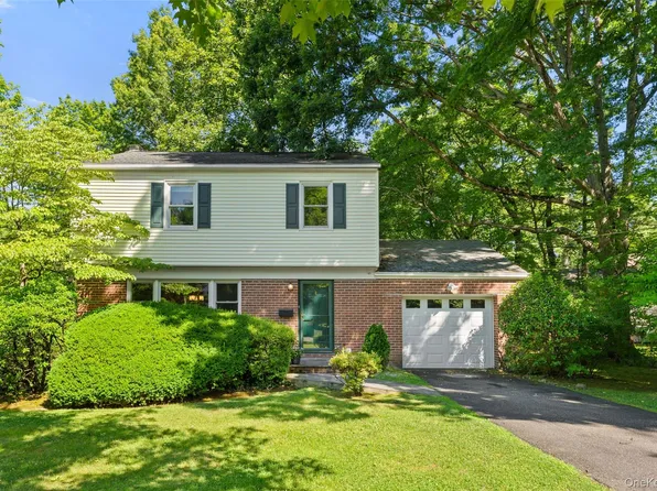 4 Pin Oak Lane, White Plains, NY 10606