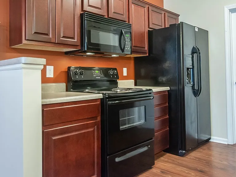 Tenth & College Horizons Apartments — Photo 52