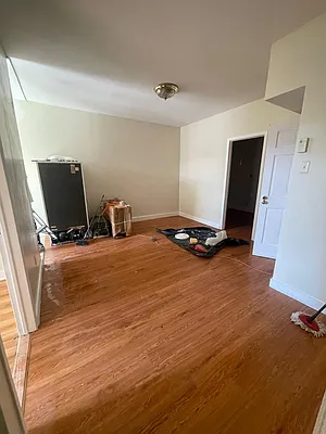 Rented by Safdie Realty Group | media 8