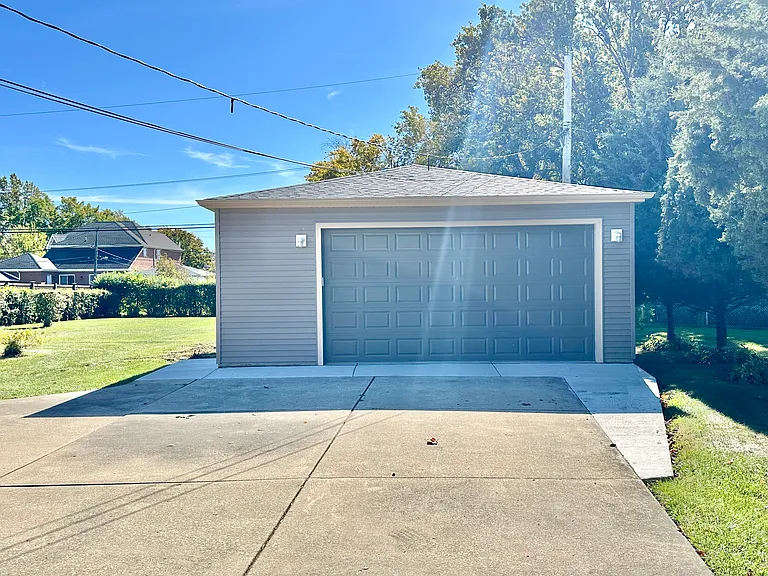 8129 W Courtland Ave — Photo 12