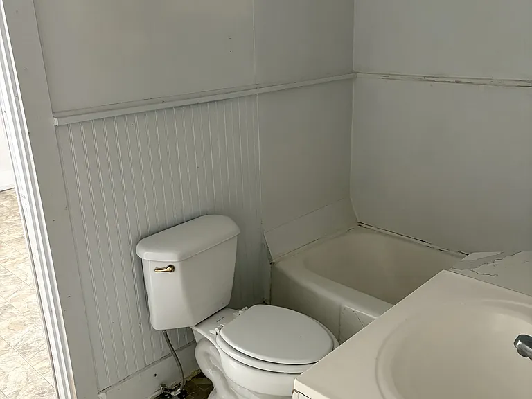 505 E Main St — Photo 8