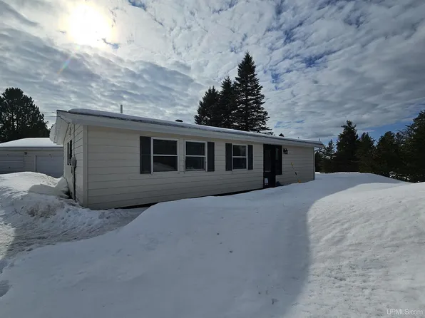 120 Caribou St, Gwinn, MI 49841