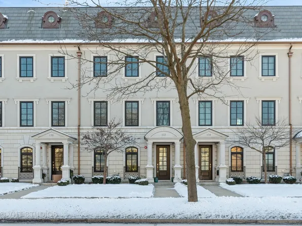 132 Aurora Ave, Naperville, IL 60540
