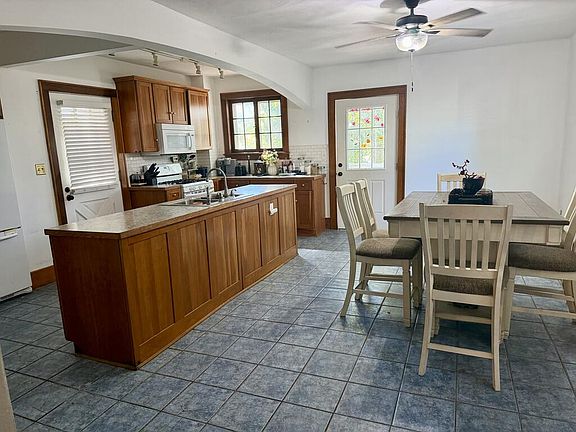 5th image of 2901 N Hill Rd