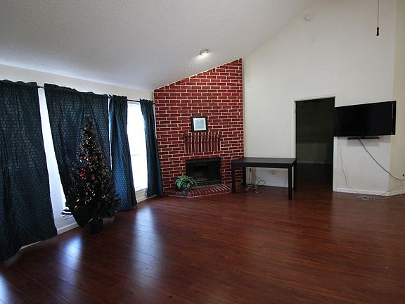 3rd image of 909 Matilda Dr
