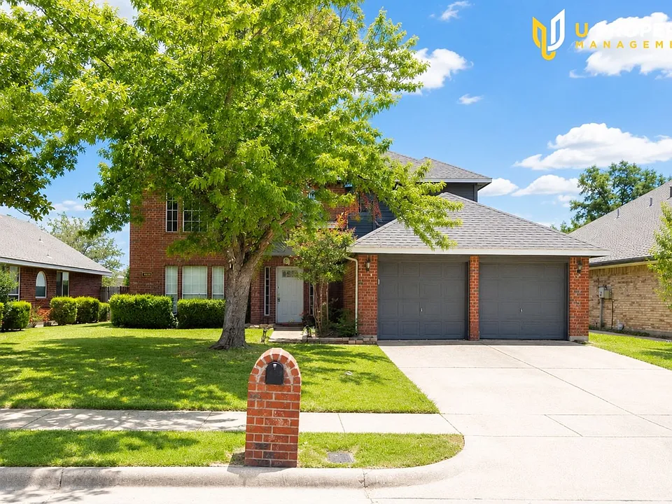 1423 Lakeshore Dr