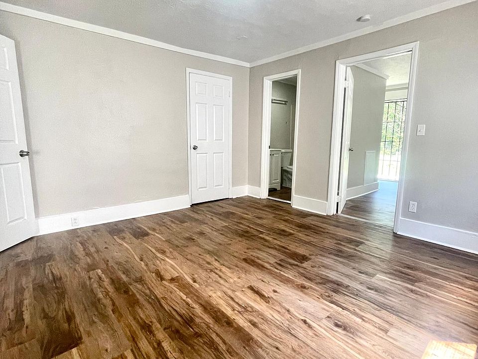 2nd image of 1823 Moore Ave APT C