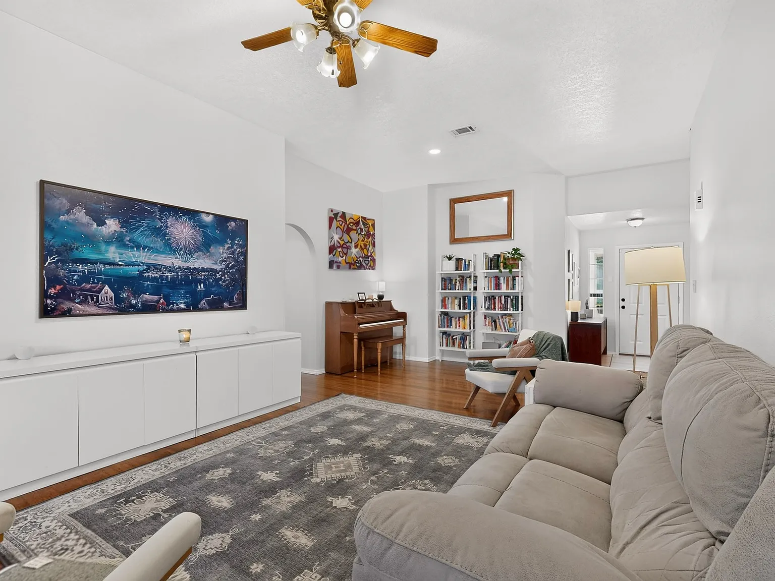 3 bed, 1574 sqft, $2,300 — Photo 1