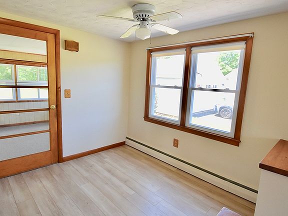 4th image of 118 Blaine Ave