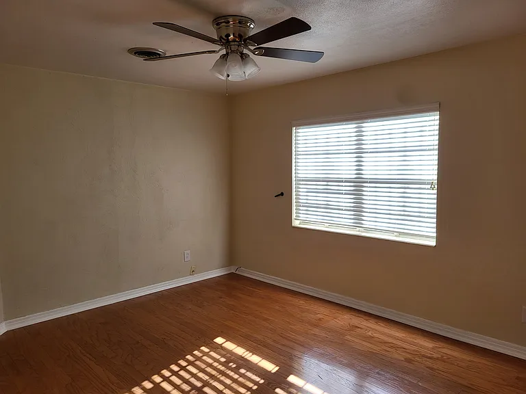 10815 N Edison Ave — Photo 7