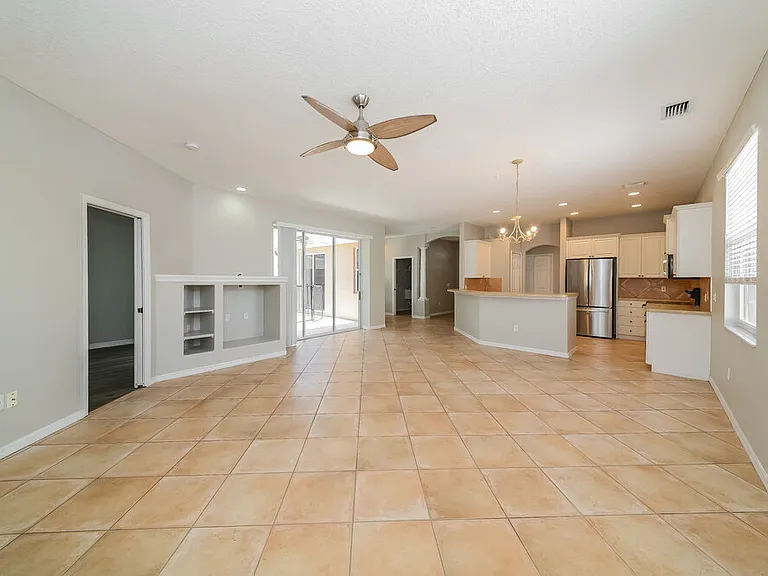 1073 Whitegate Ct — Photo 5
