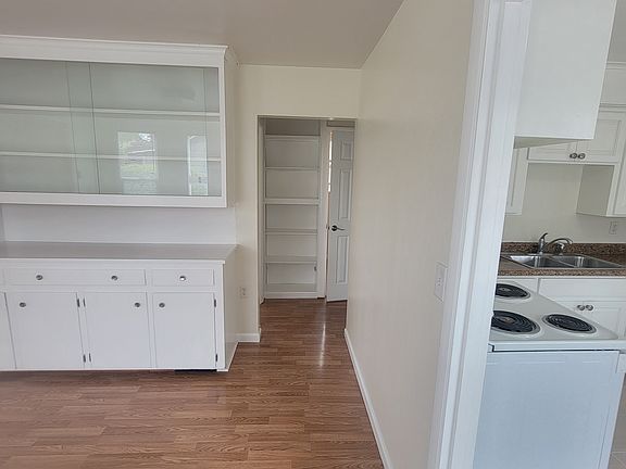 4th image of 2209 Lombard Ave #1