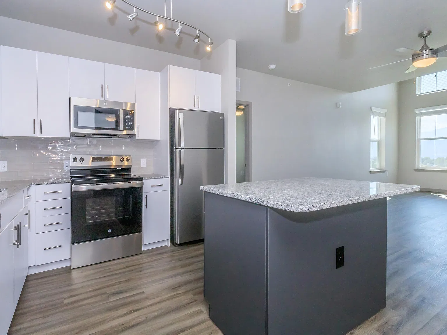 2 bed, 1205 sqft, $2,085 — Photo 2