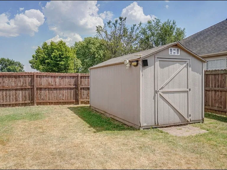 2540 W Delmar St — Photo 31