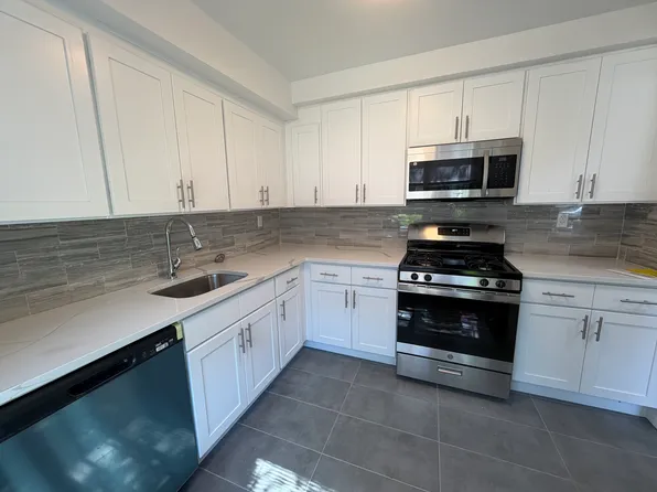 (undisclosed Address), Fresh Meadows, NY 11365