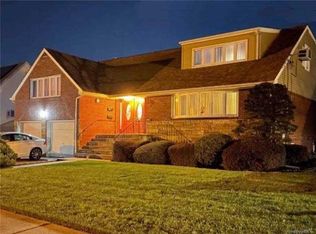1024 N 1st St, New Hyde Park, NY 11040
