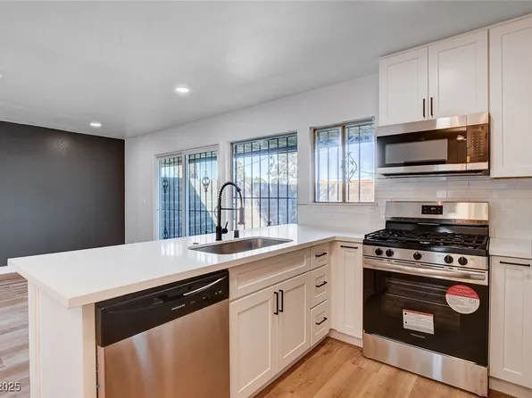 2567 Paradise Village Way, Las Vegas, NV 89120