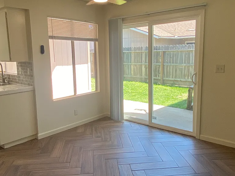2237 Cherry Ln #102 — Photo 4