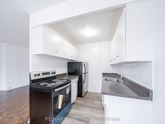 5th image of 2895 Bathurst St #108