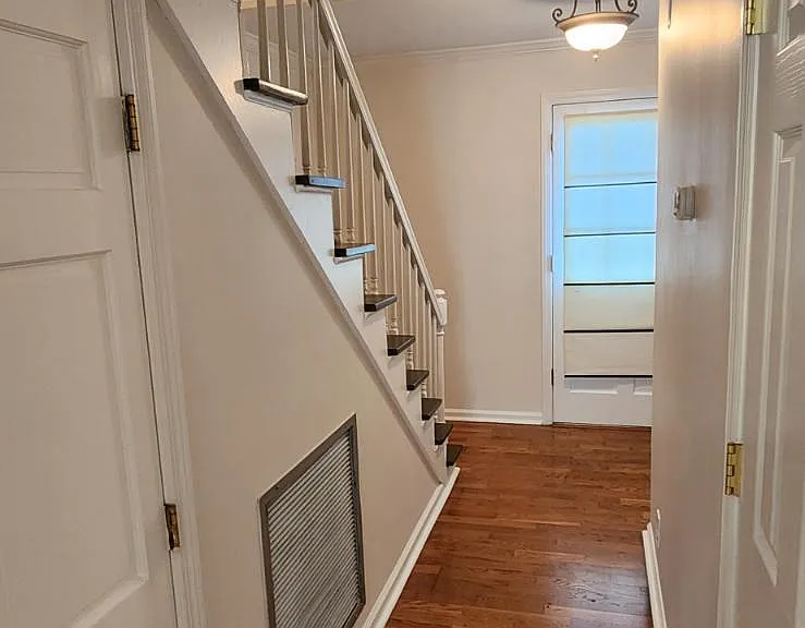 6107 Lottie Ln — Photo 2