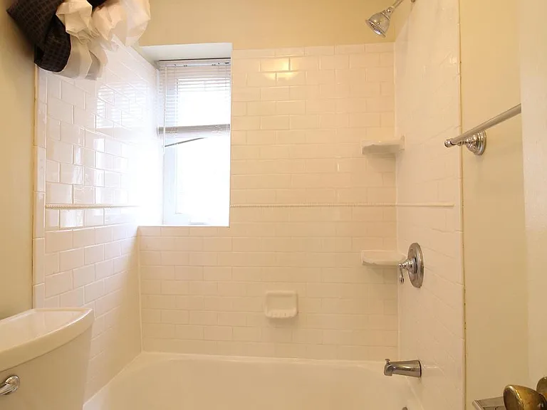 1612 Pine St #13 — Photo 11
