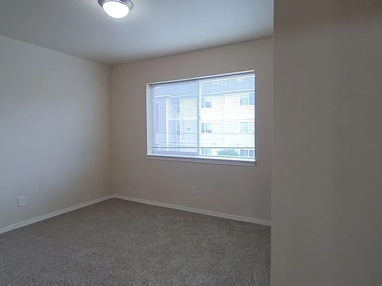 Wellesley Park Apartments — Photo 97
