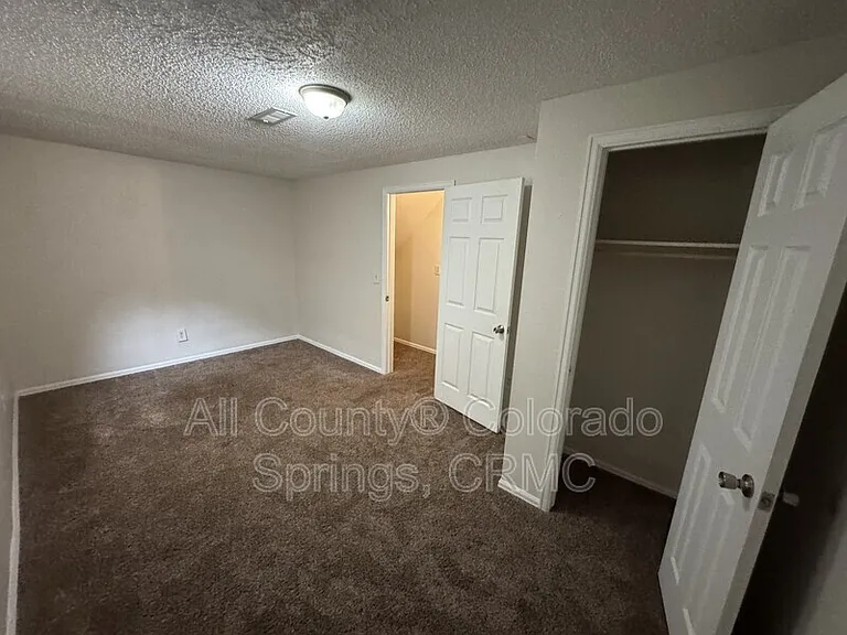 1138 Delaware Dr — Photo 25