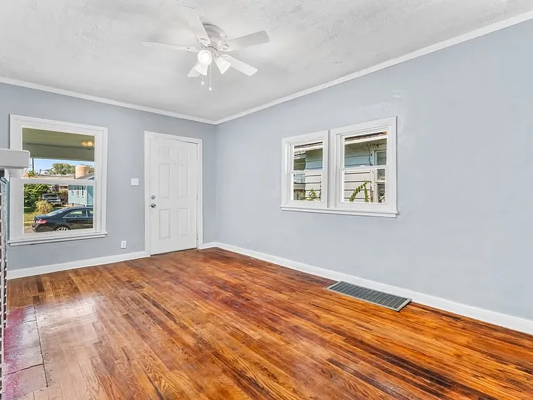 864 Bedford Ave — Photo 2