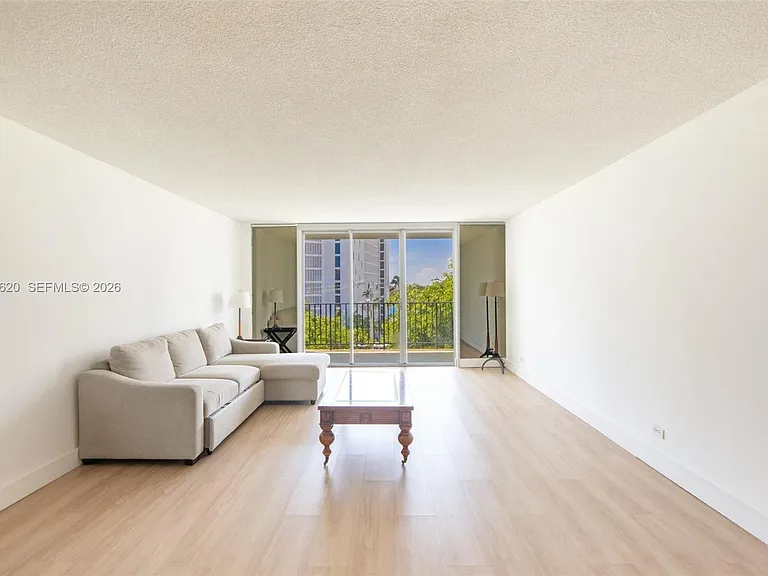 1001-91 Bay Hbr #511 — Photo 3