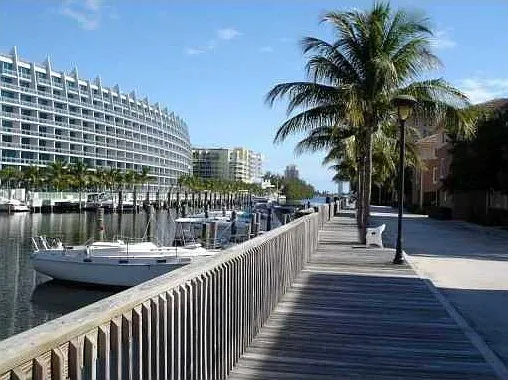 1 bed, 859 sqft, $2,300 — Photo 4