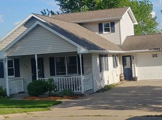 204 1st St SE, Epworth, IA 52045