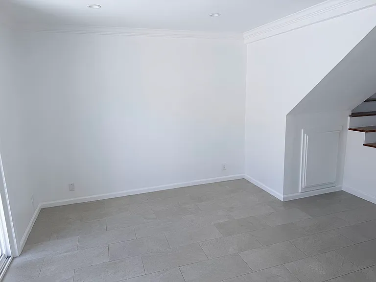 9250 Sunland Blvd #12 — Photo 11