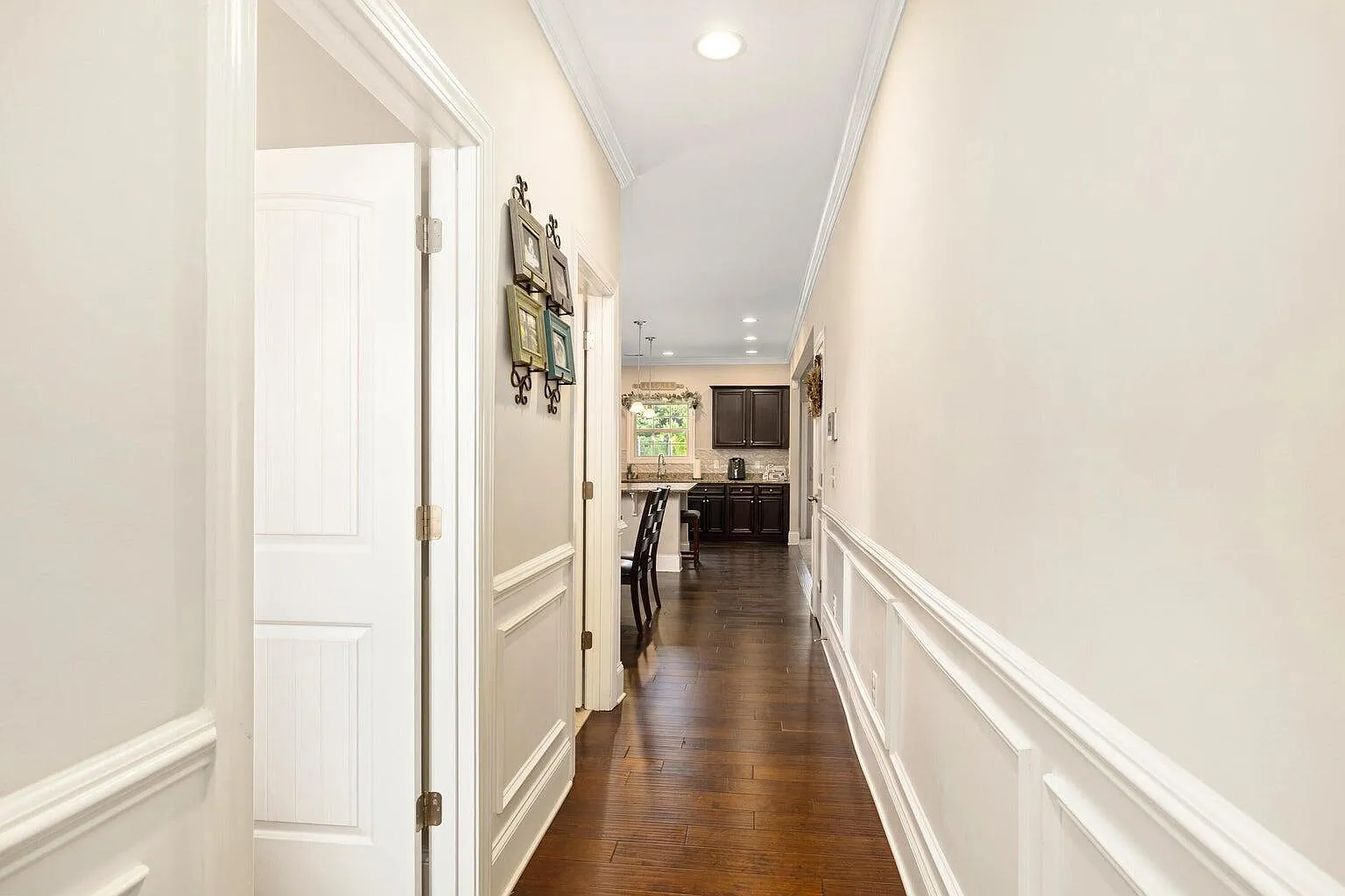 5 bed, 3.0 bath, 2395 sqft, $2,350 — Photo 2