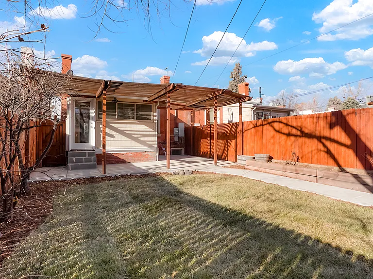 584 N Lafayette St — Photo 19