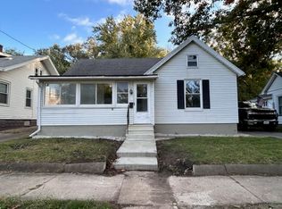 1408 W Locust St, Bloomington, IL 61701