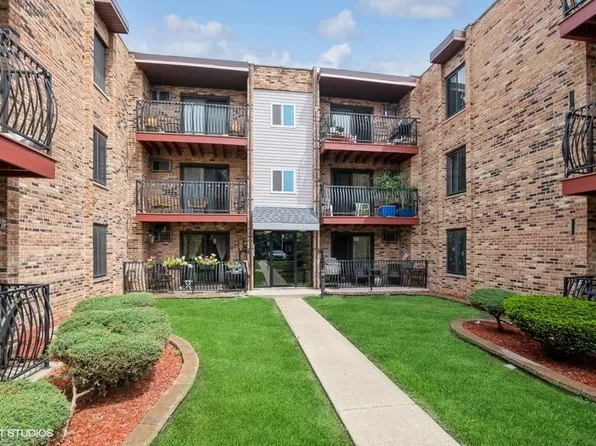 4550 W 57th St APT 2C3, Chicago, IL 60629