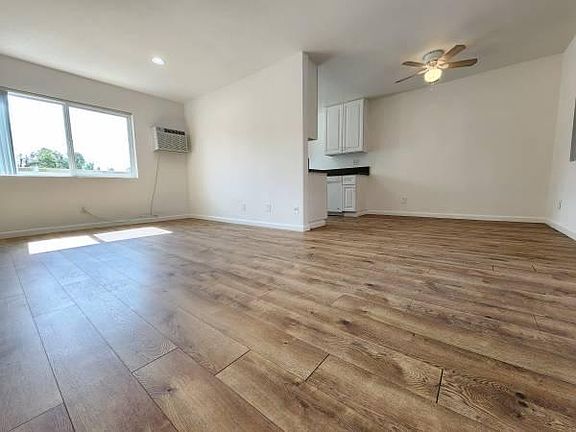 5th image of 5445 Lindley Ave #38