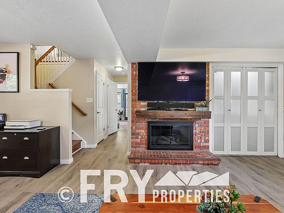 3rd image of 6459 Brentwood St
