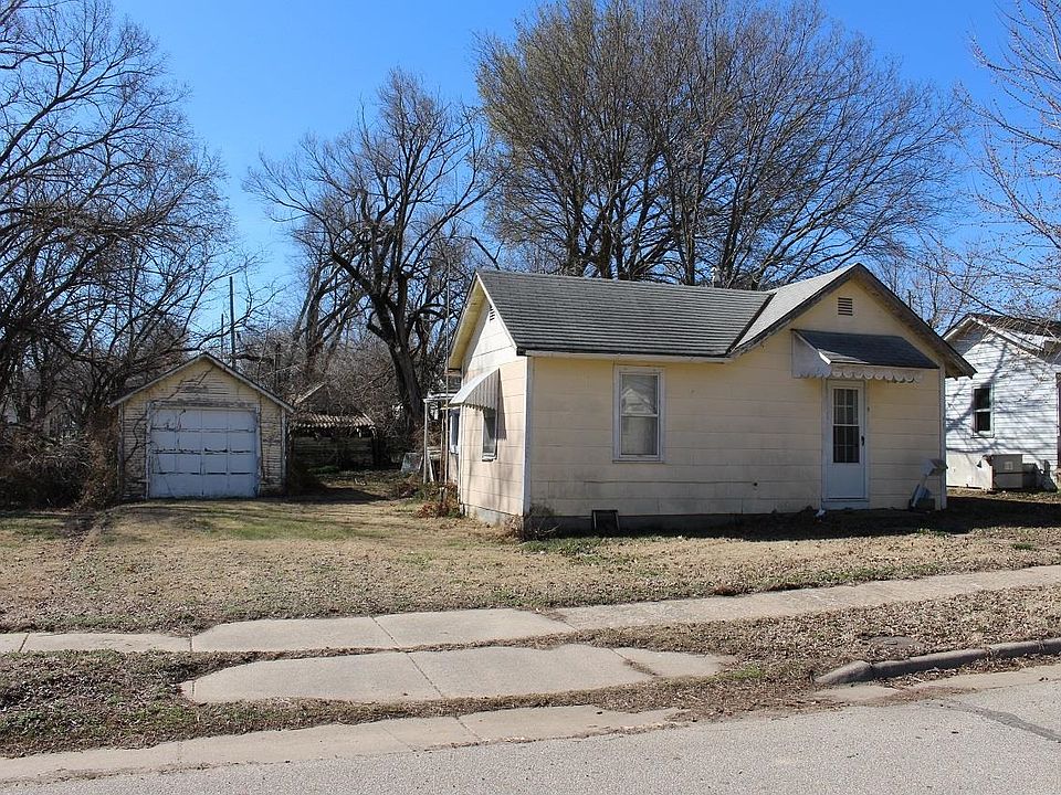 1st image of 713 W Benton Ave