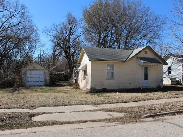 713 W Benton Ave, El Dorado, KS 67042
