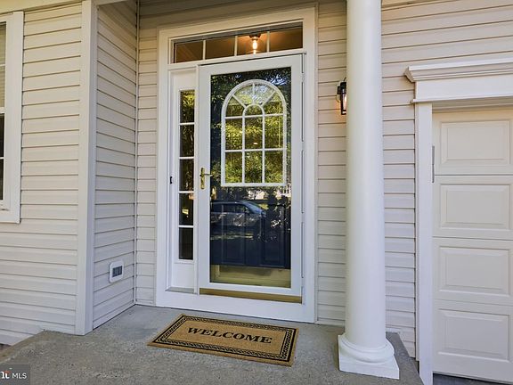 3rd image of 8 Tupelo Ln