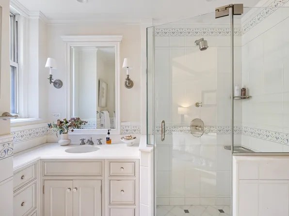 320 East 72nd Street image 11 of 17