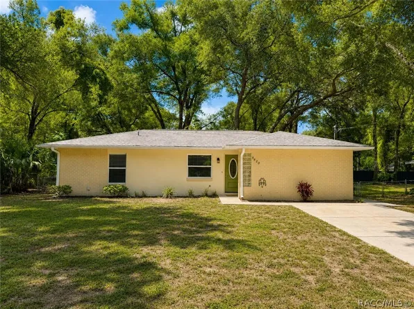 9620 W Gardeners Ln, Crystal River, FL 34428