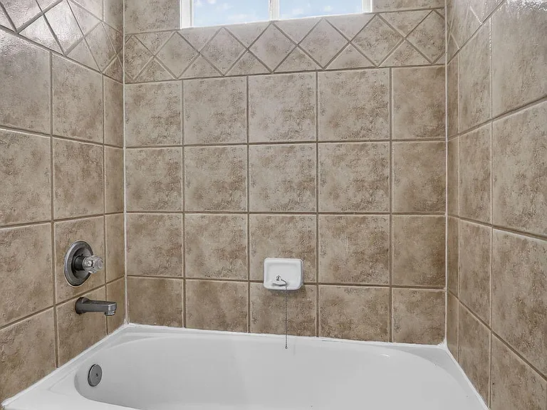 9128 Bur Oak Cir — Photo 19