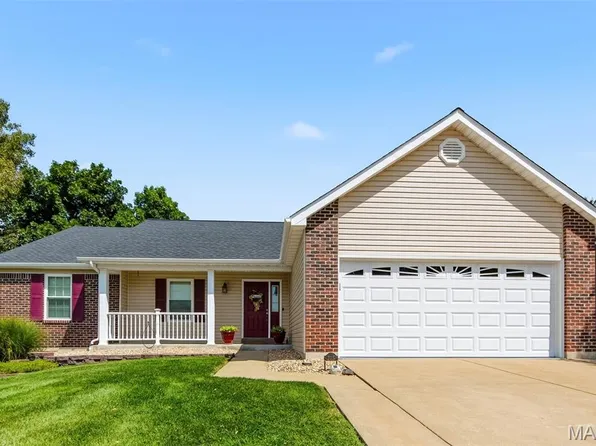 215 Old Chesapeake Dr, Wentzville, MO 63385