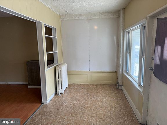 3rd image of 914 Marshall Rd